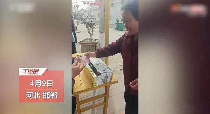 这个村子一定会发展得越来越好！4月9日，河北邯郸南辛村一名女子患病，全村的人无论