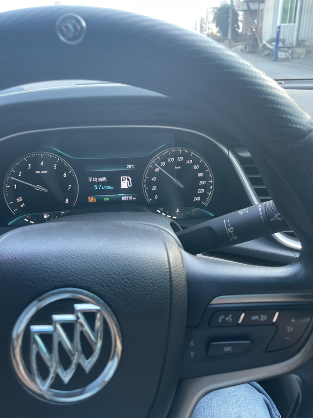 15款英朗15n油耗
200跑420，油价8.26，实际算起来5.76和表显5.