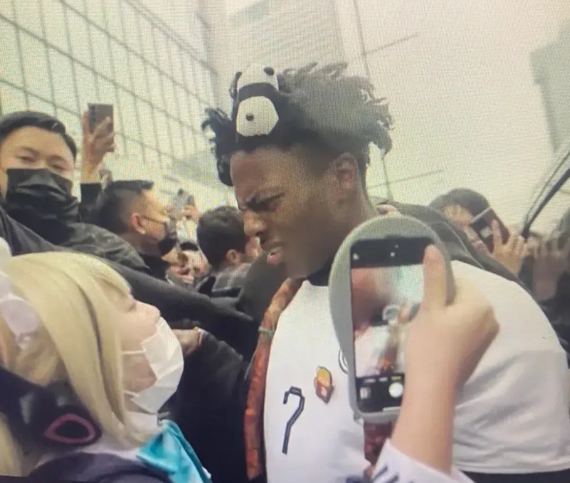 一个美国黑人“网红”来中国，直接打碎了我对如今年轻人自信平视世界的滤镜。还是那么
