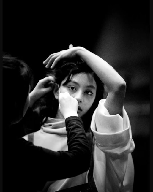 复刻刘烨的眉眼，混出高级故事感。霓娜这气质，内娱待爆小花名单请自动更新！ ​​​