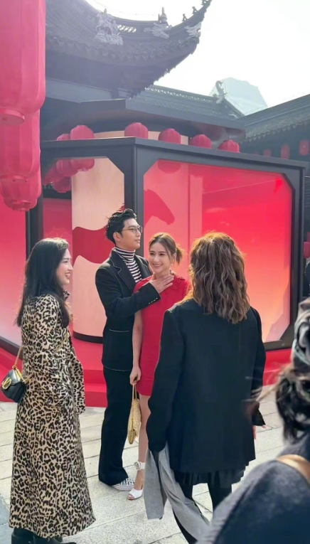 杨紫衣服不合身我忍了
窦骁变胖了我也能忍
但是有一点我真的忍不了，那就是昨天的上