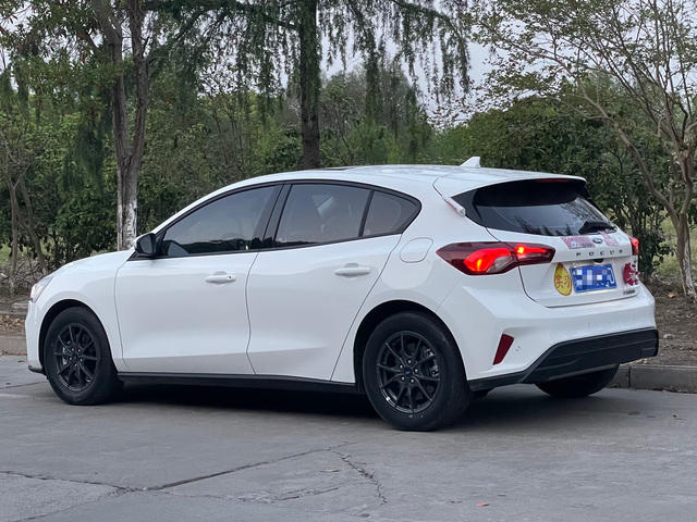 22款福克斯自动竞速用车体验
动力没的说 嘎嘎够用了，车机很好用，隔音比家里八代