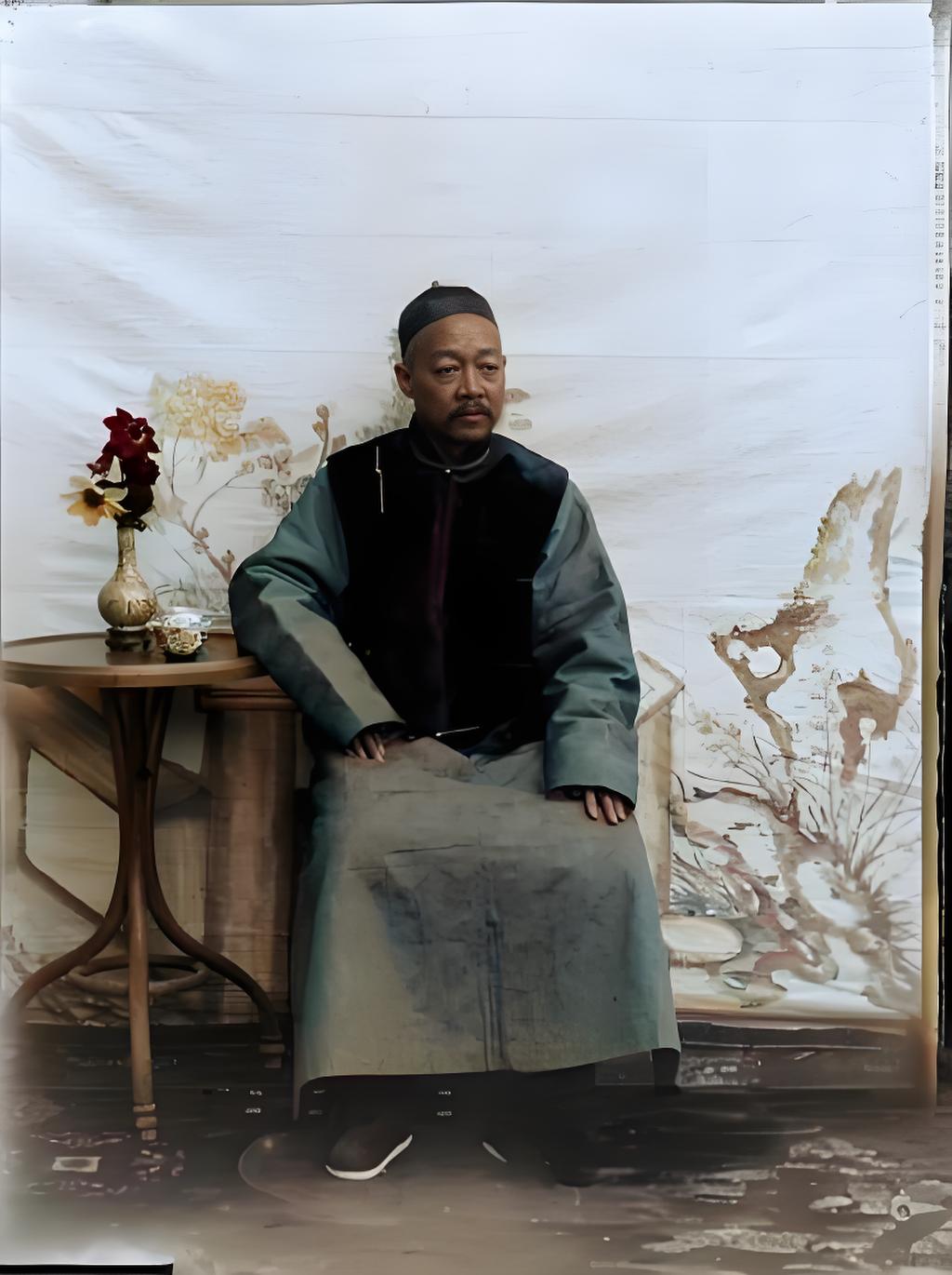  1907年10月7日，新疆时期的辅国公载澜个人照