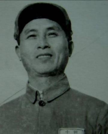 1941年，谢育才夫妇被捕，在狱中生下一个儿子。为逃出去，夫妻二人将儿子遗弃，越