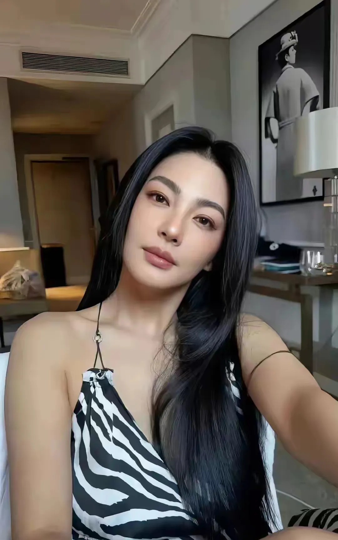 要说最有气质的女人，我第一个想到的就是张雨绮。她从上戏附属戏曲学校毕业，演过《长