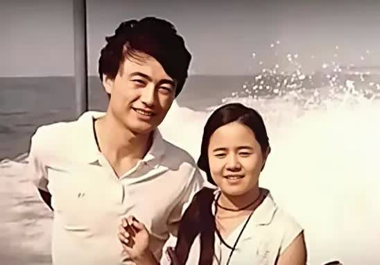 许多人都疑惑王宁为啥选择了金龟子，觉得金龟子配不上高高帅帅的王宁。
其实金龟子