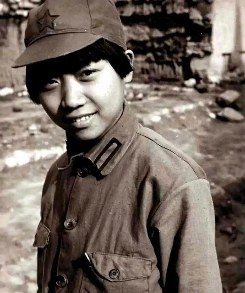 1935年，土匪要枪毙一名13岁的红军小战士，不料小战士被枪杀前的壮烈誓言，震慑