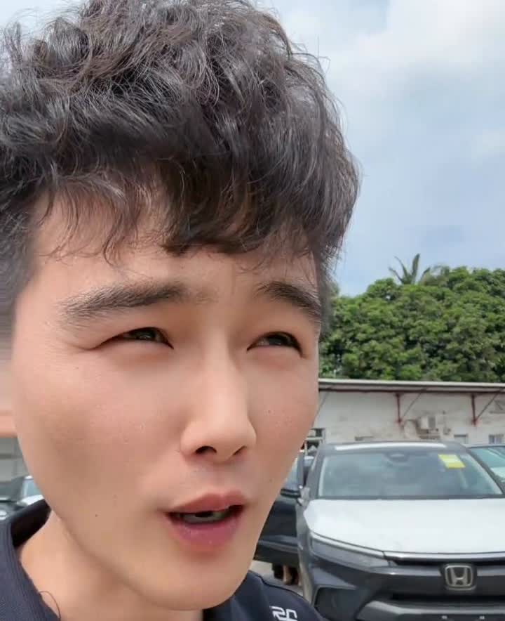 本田皓影历史上最便宜的价格，今天少侠提车了，当天交钱当天提车。
这是一个5座的