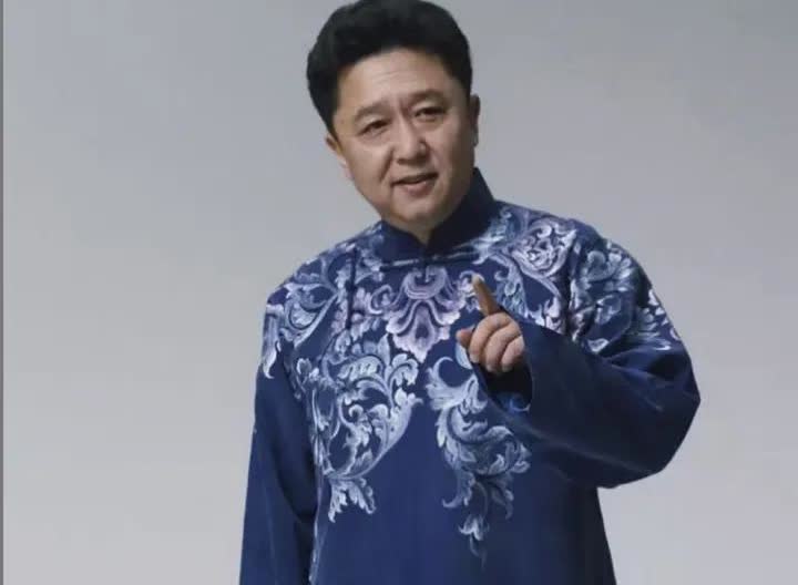 现在德云社后台最安静的角落，可能就是于谦那张椅子了。

不是因为郭德纲走远了