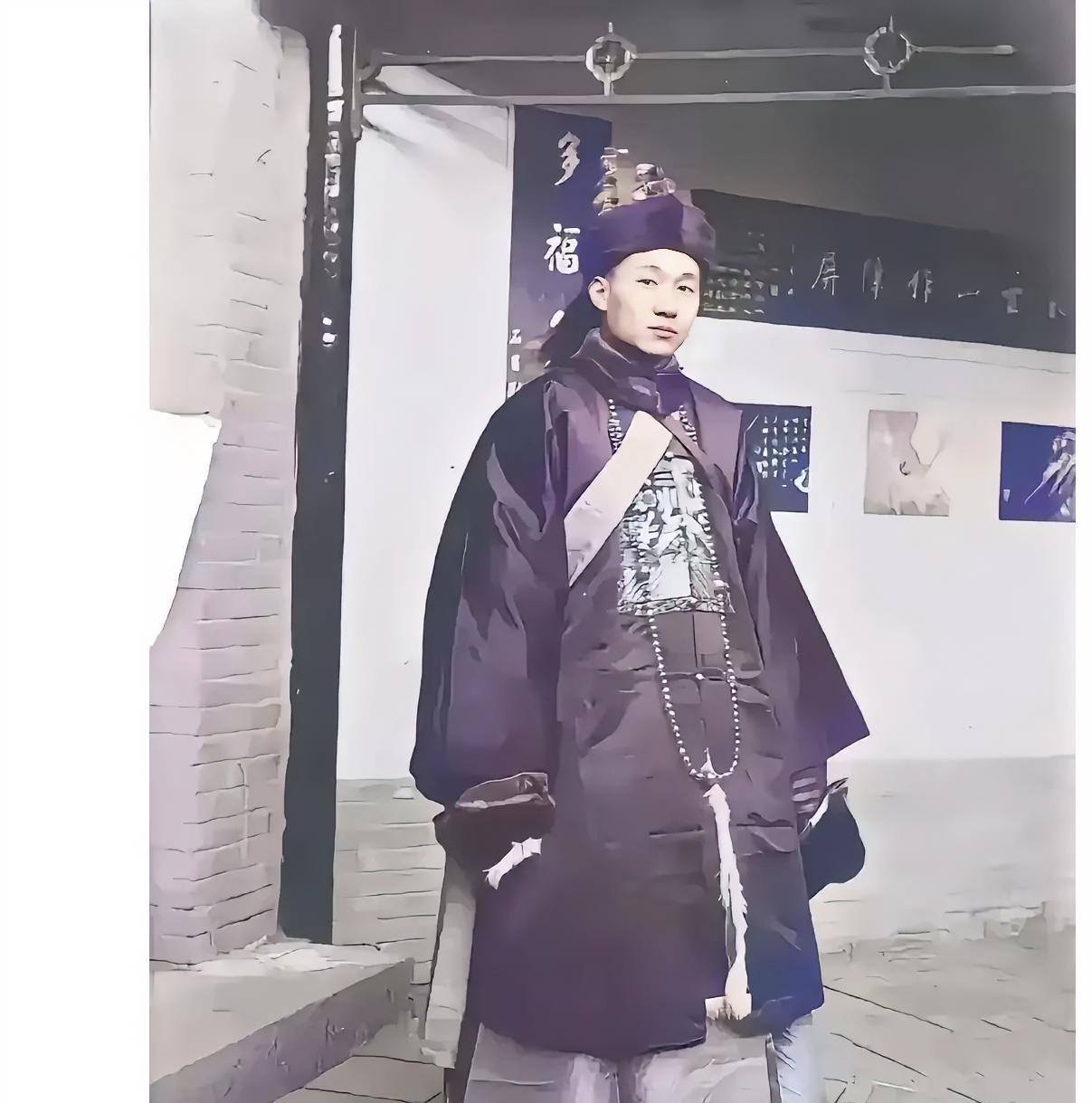 这才是1910年30岁孔祥熙在山西的真实貌相，这不是电视剧里的演员，也不是演戏！