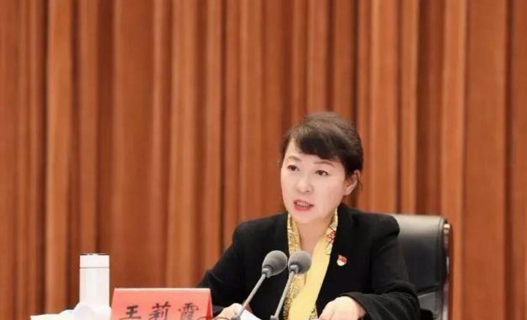 内蒙古自治区政府主席王莉霞被查！
内蒙古自治区党委副书记、自治区政府主席王莉霞涉