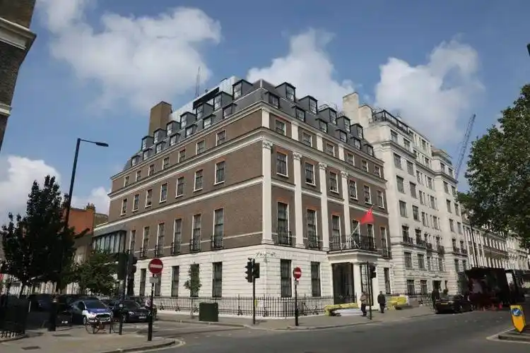 《特朗普施压英国阻止中国大使馆搬迁，网友猜测：美国或因无法窃听而反对？》