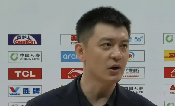杨鸣的赛后采访情商太高了！

今晚，辽宁男篮以105-96力克新疆男篮，系列赛大
