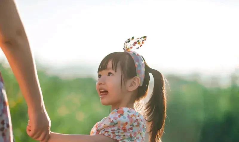 父亲工资6000女儿要3000生活费 如今，孩子和父母在生活费方面的矛盾着实不少