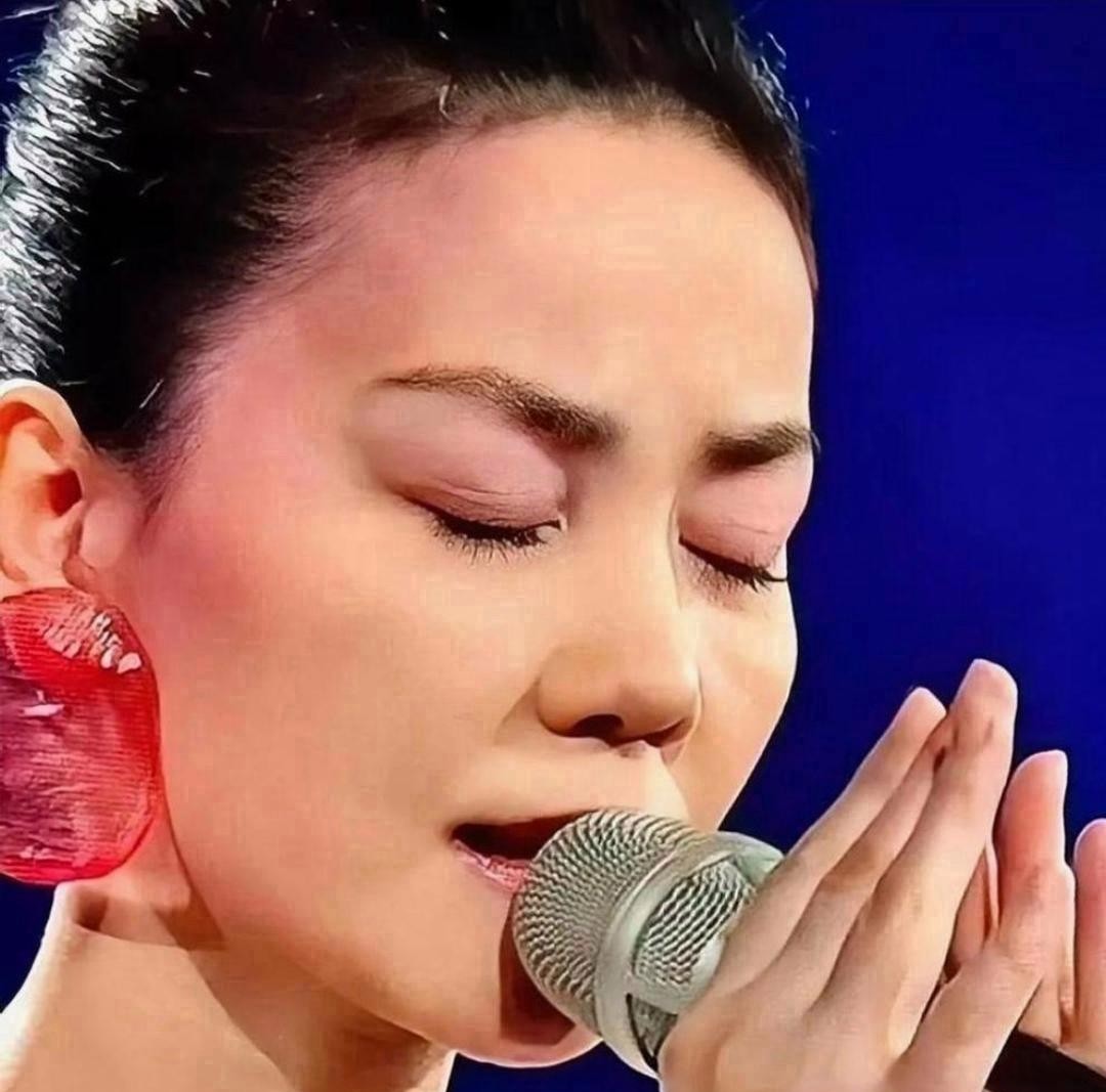 李亚鹏和王菲的婚姻为何走到尽头？三个细节看透本质。 李亚鹏执着于雪山小镇项目，投