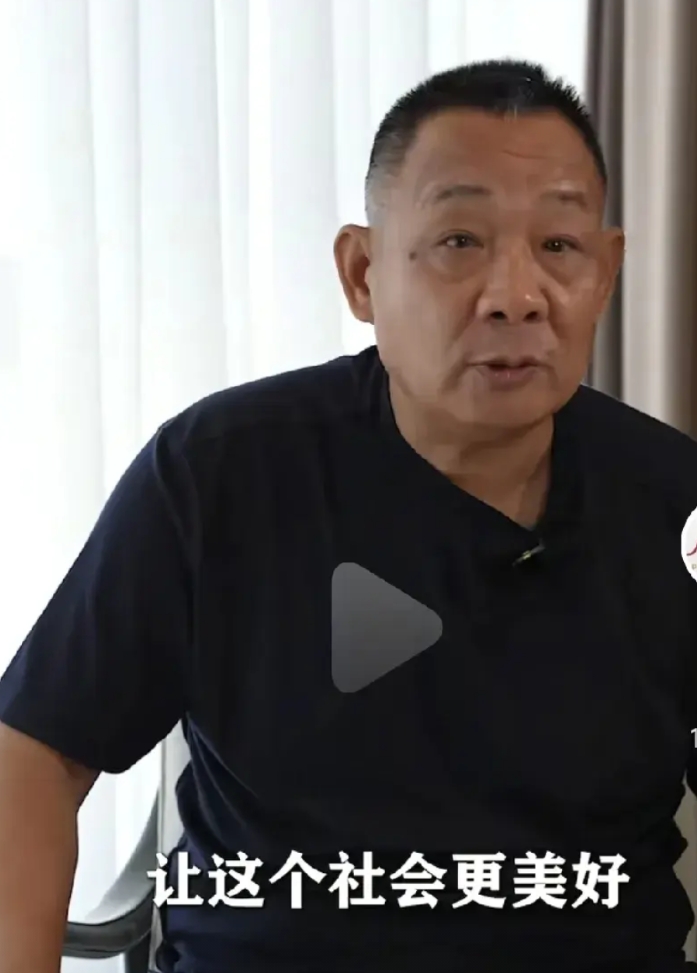 人民日报采访了胖东来，无论是京东为快递外卖小哥交社保，还是胖东来对产品品质的追求