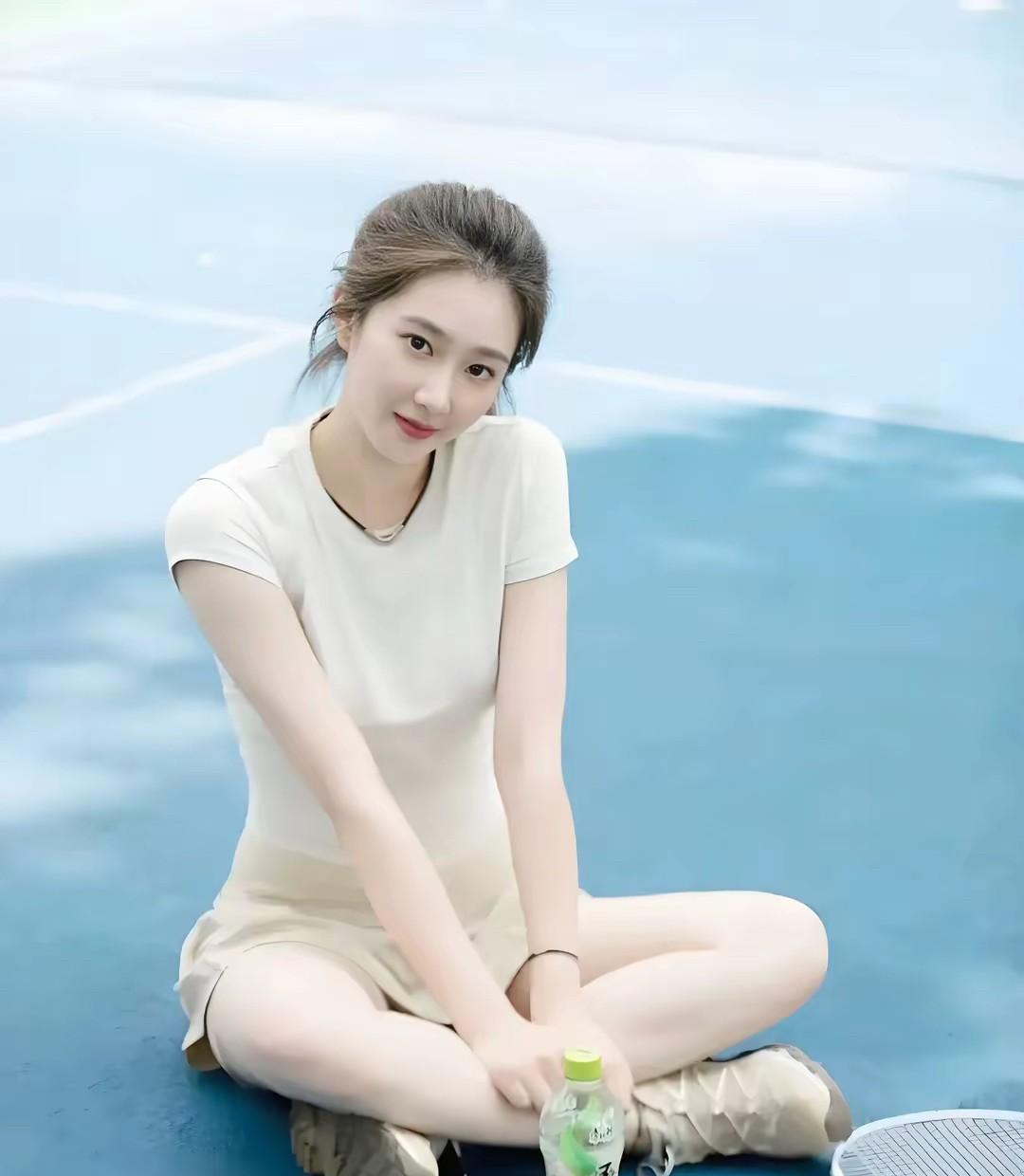 王小羽，长相甜美！