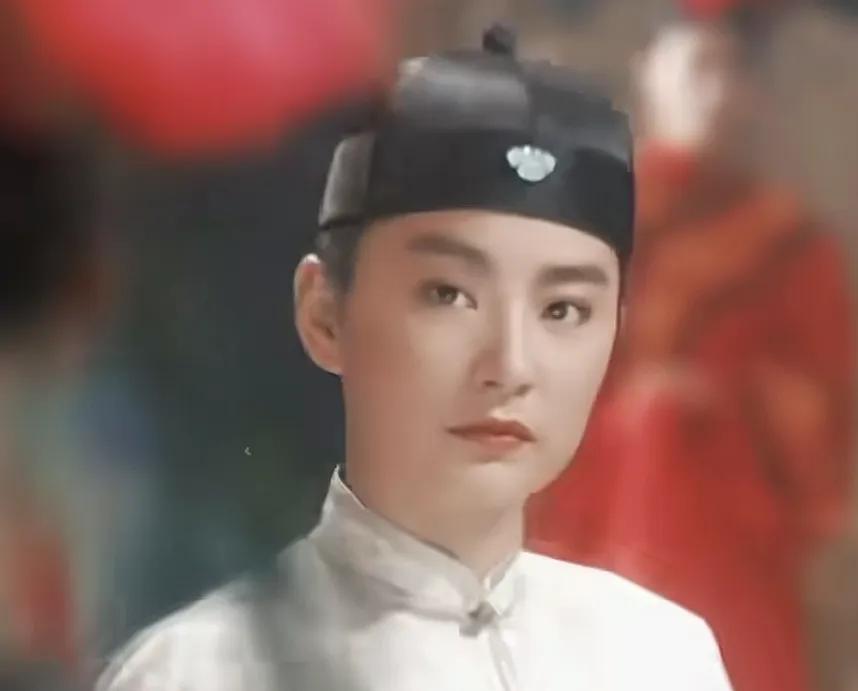 虽然单看长相，林青霞算不上，倾国倾城，貌美如花，天姿国色，颜值也就一般，比陈红，