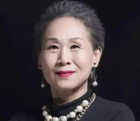 当年，毛孩出演《炊事班的故事》名气大涨，正是事业上升期，却拒绝了《武林外传》燕小