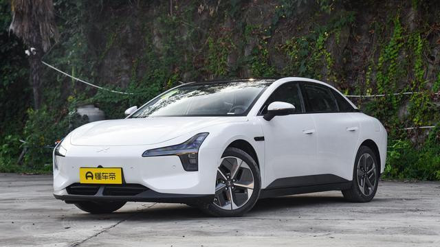 比亚迪海鸥06GT对比小鹏M03，谁才是年轻人的菜？