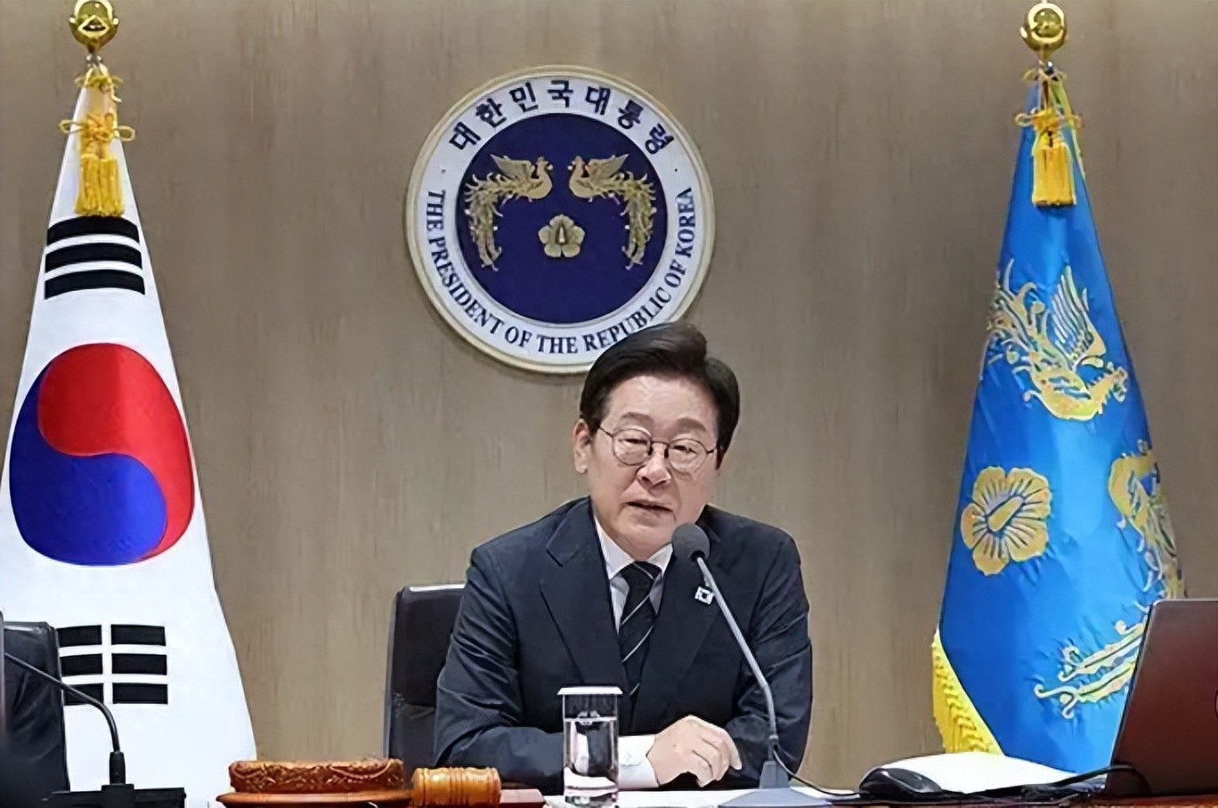 韩国拒绝参加中国阅兵，李在明看美国脸色，韩国给出两大理由据韩
 媒体报道，韩国总