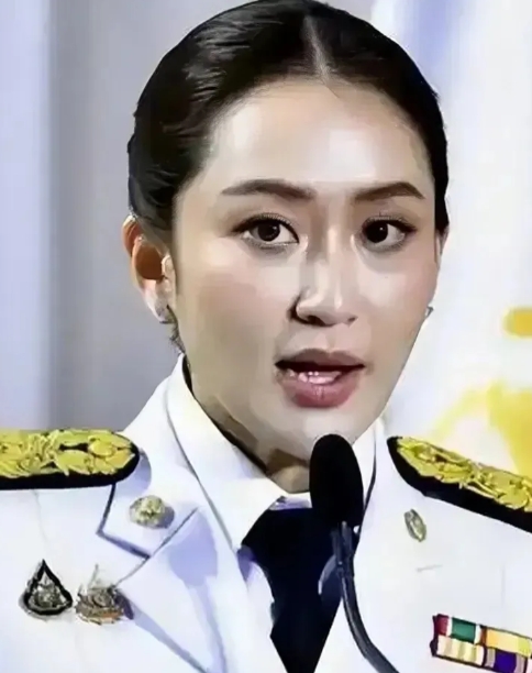 柬埔寨前首相洪森的预言已经得到验证，已经是真的了。

泰国总理佩通坦这时候已经停