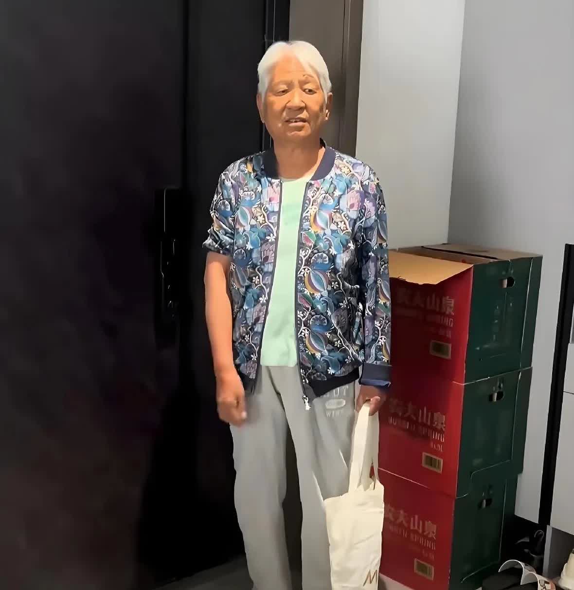 岳云鹏告诉我们一个道理：底层人生十个娃，只要一个有出息，全家都可脱离底层!
近