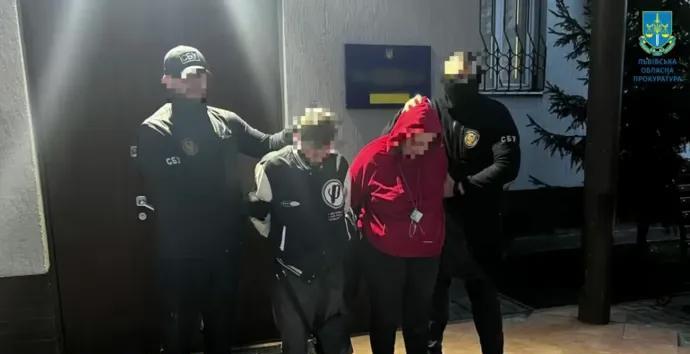 俄罗斯特工竟被奶茶外卖暴露了行踪？昨天利沃夫街头上两名95后俄特工伪装成外卖骑手