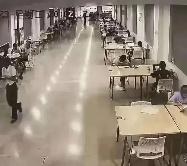 处分肖同学的时候，为什么不等上级的安排
武汉大学校长张平文对记者电话求询的回应—
