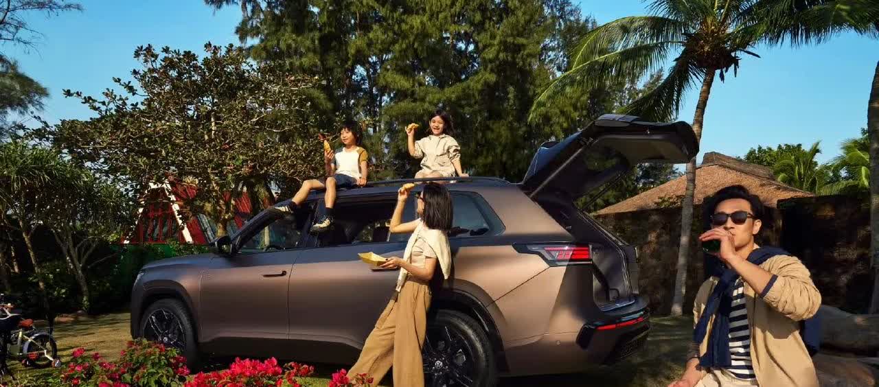 现在的人买车：
40％的人——买混动车
30％的人——买燃油车
30％的人