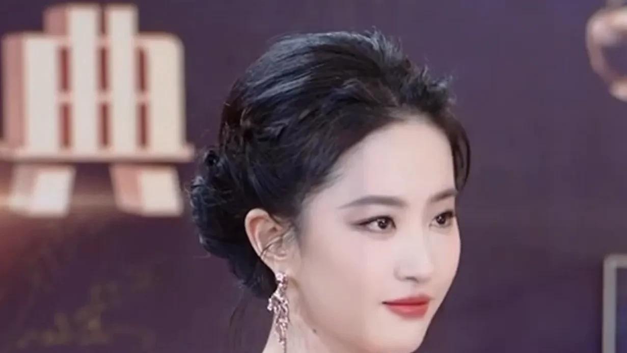 刘亦菲：盛典封后预定？神仙姐姐的人脉，绝了！