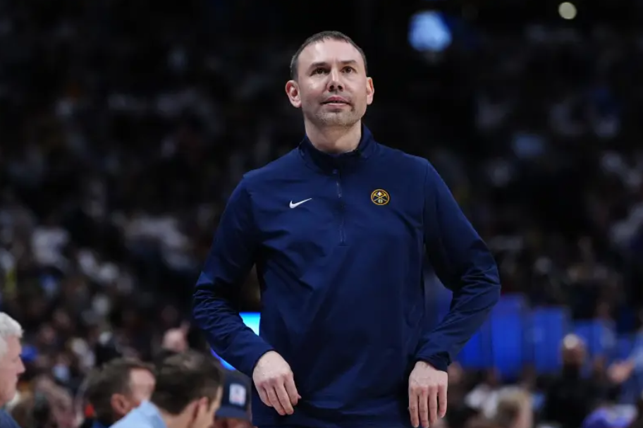 掘金主帅：亚历山大是一个要犯艺术家！太难防守了！

NBA季后赛西部半决赛，掘金