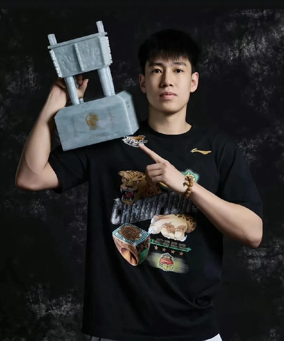 辽宁男篮继续拆家？不过了啊！
张镇麟永久转会到上海，已经深深地刺痛了辽宁男篮球迷