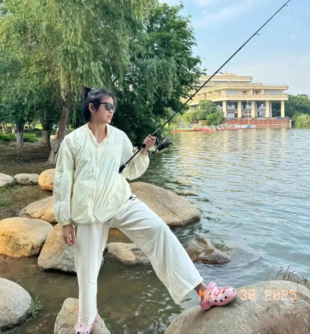 全红婵终于更新动态了！自从上次退赛后，全红婵就消失了很长时间，昨天，终于更新了动