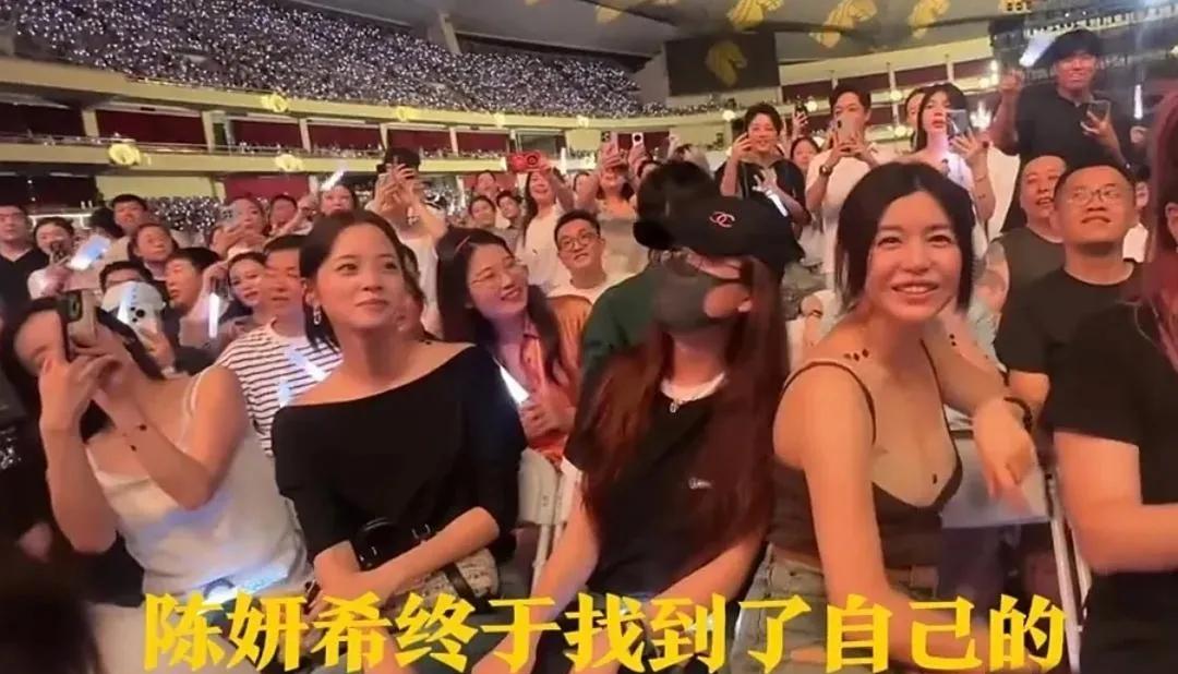 这俩人真的很普通，肉肉滴