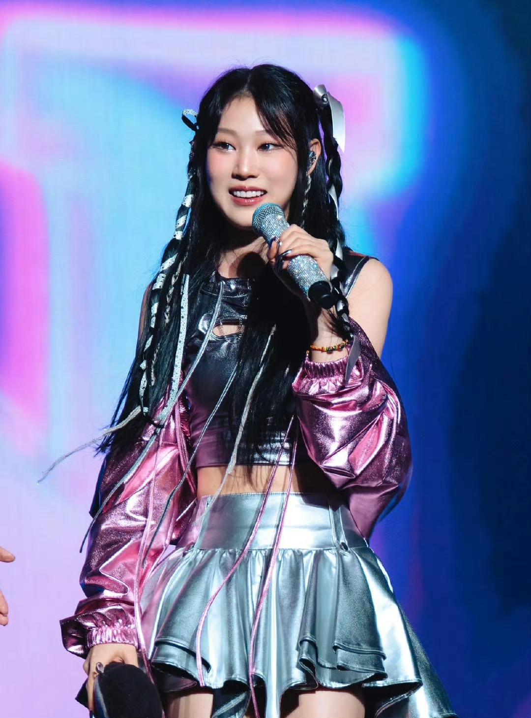 挺不理解小沈阳两口子为啥执着让闺女“抛头露面”
以他们的智商难道猜不出女儿上台唱