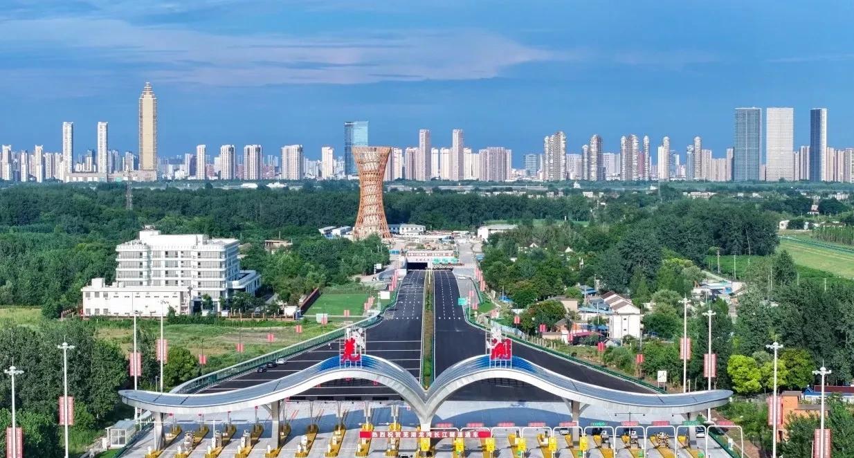 四中全会公报已经公布，特朗普看了一定会感到很失望，因为文中明确提出：抓住新一轮科