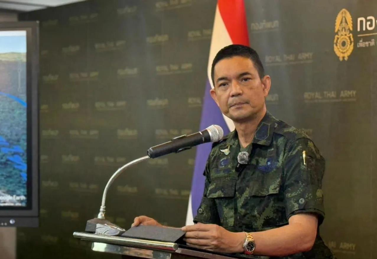 泰国陆军发言人直接驳斥柬方“撤离令”和将进行“军事打击计划”等说法，不仅否认具体