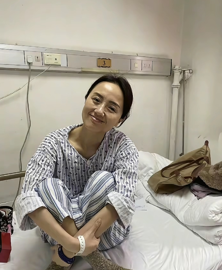 新华社的一声“同志”，新华每日电讯和各大政府媒体的第一时间转载，中国国家话剧院院