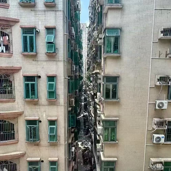 让你在这里住，你愿意吗？