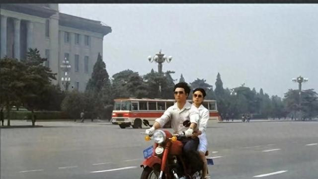 当年爷爷葬礼邻居挡了路，如今邻居父亲过世，他主动找上了门