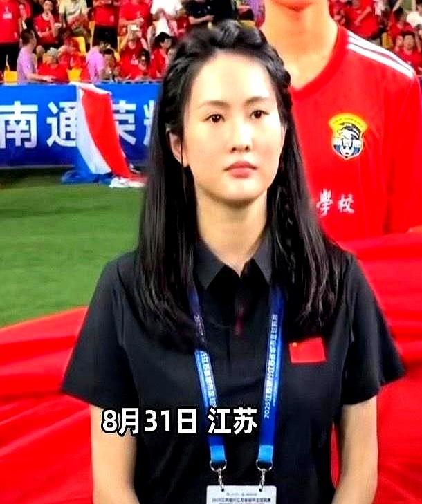 32岁没谈过恋爱，她比金牌更闪。
奥运五金、59场双人跳全胜、裁判6次给满分，这