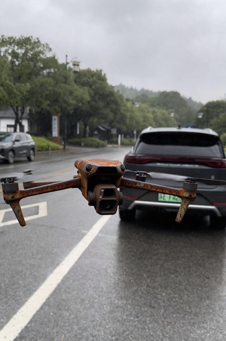 下雨天飞了一圈回来就成这样了😱😱