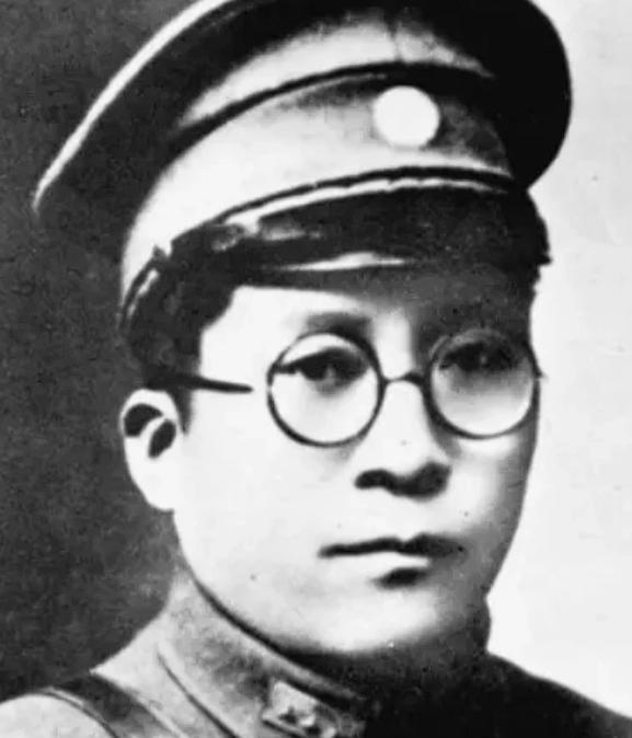 1958年，杨虎城的女儿杨拯陆在结婚前竟然离奇失踪。几天后，她的尸体在冰天雪地里
