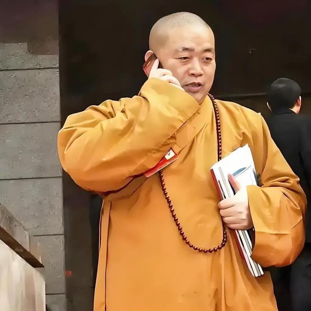佛门CEO释永信方丈，正值“多事之秋”。
7月26日，少林寺突然传出重磅消息，方