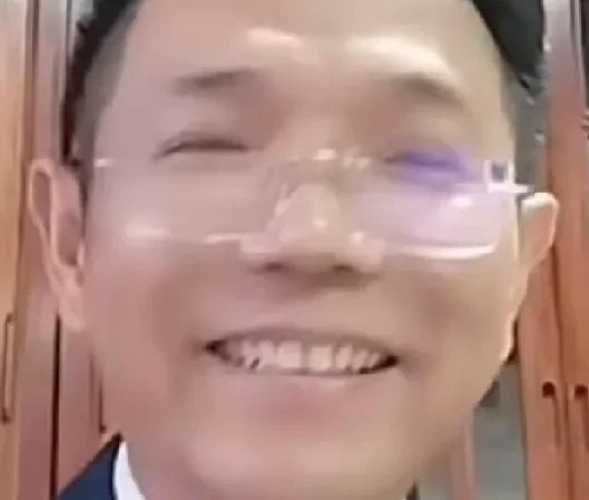 李帅讲故事惹怒郭家











李帅的故事暗藏玄机？老杜为何如此紧张？