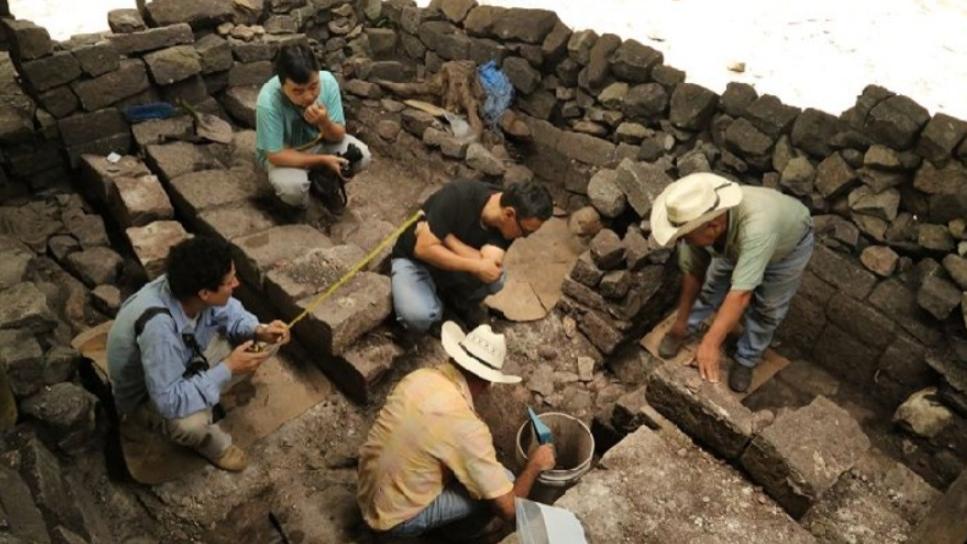85年四川挖出张飞墓，丈八蛇矛千年不朽，专家：我们误会了1800年