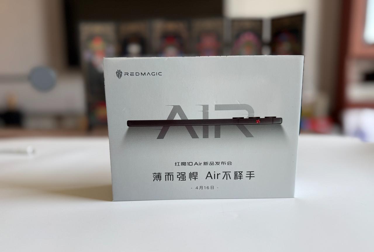 刚收到红魔10 Air发布会的邀请函，这个游戏机非常经典，这是很多70后和80后