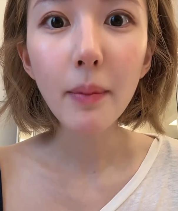 #赵露思生病后收到好几个本子# #赵露思回应没戏拍# 有网友怼赵露思没戏拍就直播