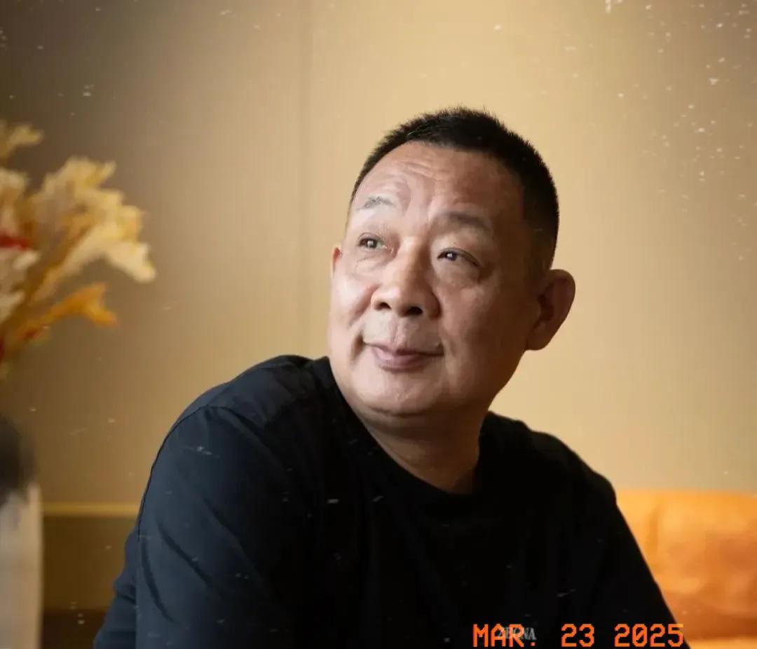朋友的公司，一家食品加工厂，想给胖东来供货，结果好几次都没过审核。 奇怪的是，产